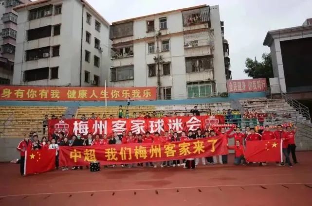 问：你用这种方法，害过多少人了？何莲忙说：没多少没多少……我平时也不做这种事。